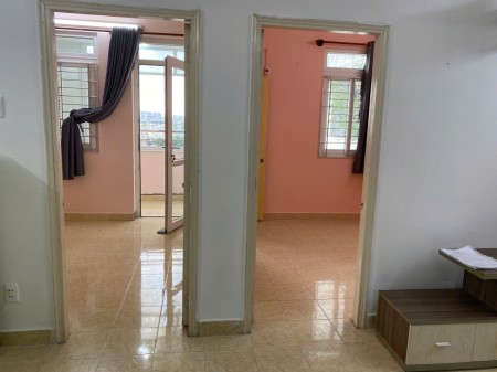 Cho thuê căn hộ 2 phòng ngủ, thang máy, giá 9,5 triệu tại quận 5