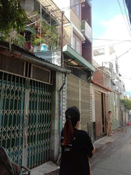Nhà thuê nguyên căn, trung tâm thành phố, trong hẻm Q4