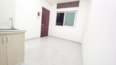 PHÒNG MẶT TIỀN THẠCH LAM,FULL NỘI THẤT,KHÔNG CHUNG CHỦ