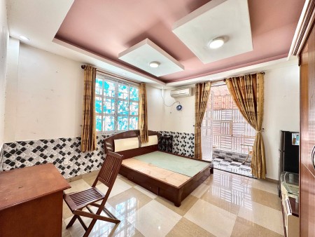 Căn hộ siêu thoáng mát full nội thất , tách bếp gần sân bay Tân Sơn Nhất