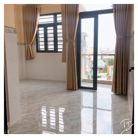 PHÒNG BAN CÔNG 25M2_CÓ THANG MÁY, SẴN MÁY LẠNH, INTERNET TỪNG PHÒNG, CAMERA AN NINH, Xe FREE