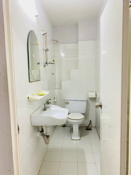 Ở ghép cách Dh Ngoại ngữ,tin học ( Huflit) chỉ 100m