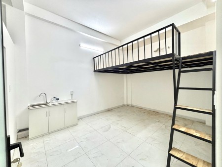 PHÒNG TẦNG TRỆT RỘNG 30m2 SẴN MÁY LẠNH GẦN SÂN GOLF TÂN SƠN NHẤT