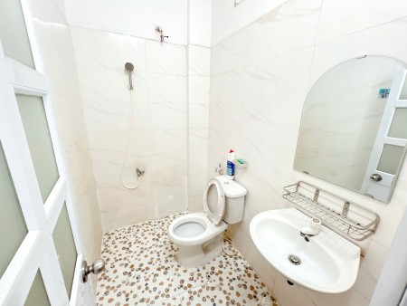 KTX HUỲNH KHUƠNG AN – Gần ĐHCN, Phòng 6 giường, Giá từ 1tr4