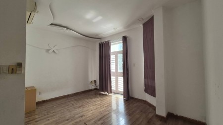 CHO THUÊ PHÒNG TRỌ CÓ TOILET RIÊNG PHÒNG 27M² CÓ BAN CÔNG MÁY LẠNH TỦ QUẦN ÁO BÀN LÀM VIỆC CHỖ ĐỂ X