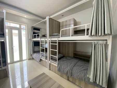 Ký túc xá tự do ngay cổng Văn Lang