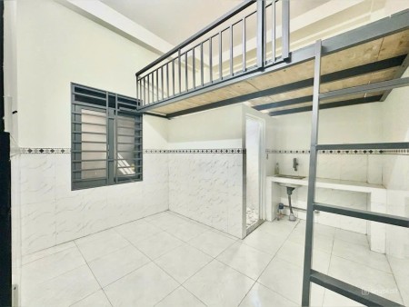Trống 1 Phòng Gác Lửng Rộng Giá 3tr3 Như Hình_Gần Đại Học Công Thương