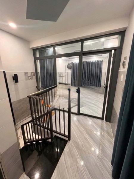(Ở ghép/pass phòng) Nhà nguyên căn quận 10