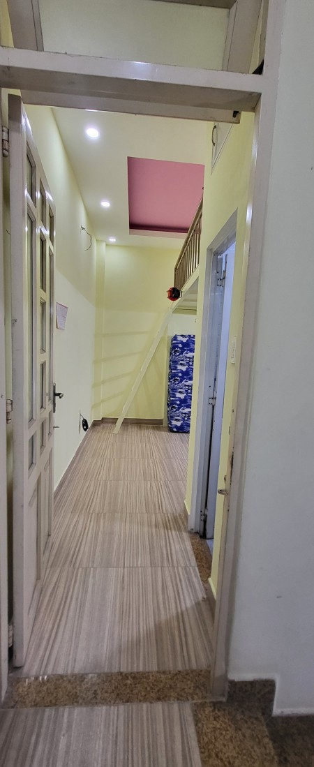 Phòng lầu 2, máy lạnh, tủ lạnh, lò nướng/vi sóng, gác, nệm, cửa sổ, Lê Lai Phường 3 Gò Vấp TPHCM