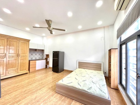 Studio cửa sổ lớn full nội thất gần sân bay Tân Sơn Nhất