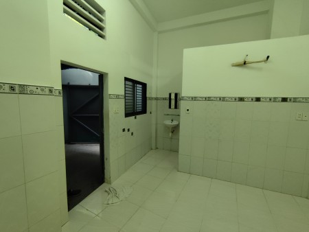 Phòng 3,5tr, chỉ cho nữ SVien , Văn phòng. Tối đa 2ng 2xe. Lối đi riêng