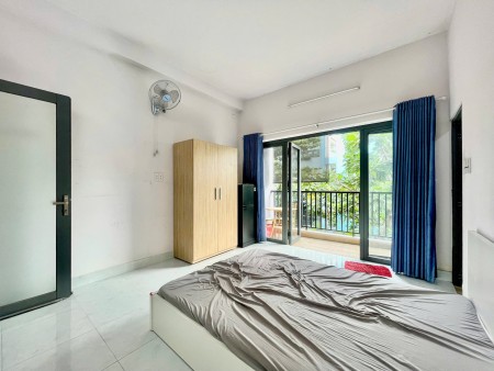 Cho thuê phòng Đặng Thùy Trâm ban công, tách bếp, full nội thất – gần Ngoại Thương, Hutech, GTVT
