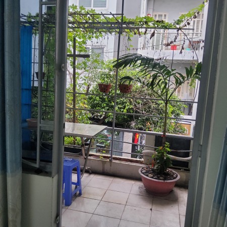 Phòng ở lầu lầu 1 có bạn công sáng sủa