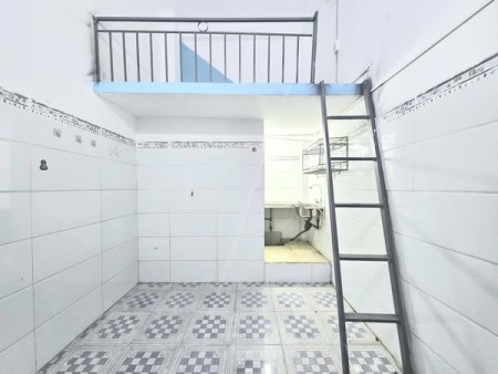 Phòng sạch, gác cao Ko chung chủ Gần Trường Đại Học Thủ Đức, cửa vân tay zá 2tr1