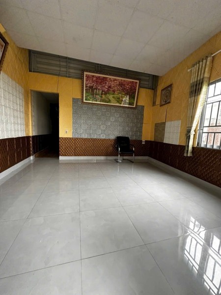 Cho thuên nhà nguyên căn gần trung tâm, đường oto