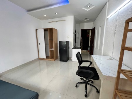 Phòng rộng 35m2Ban công cửa sổ ngay gần đại học Ngoại Thương, UEF, Hồng Bàng, GTVT, Hutech