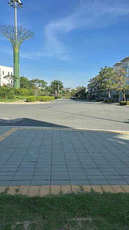 Cho thuê tầng 1 - 2 biệt thự khu dân cư. Bao điện nước phí dịch vụ internet (Chính chủ ), Ở ngay !