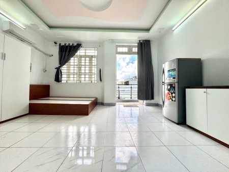 Phòng ban công full nội thất giá sinh viên