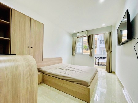Căn hộ vừa đẹp vừa rẻ Q1 - Ban công - Thang máy - gần công viên Lê Văn Tám - kế bên ĐH KHXH & NV