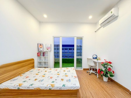 Sát ĐH Văn Lang Cho Thuê Phòng Ban công siêu thoáng, Full Nội Thất ở được 3 - 4 người vô tư