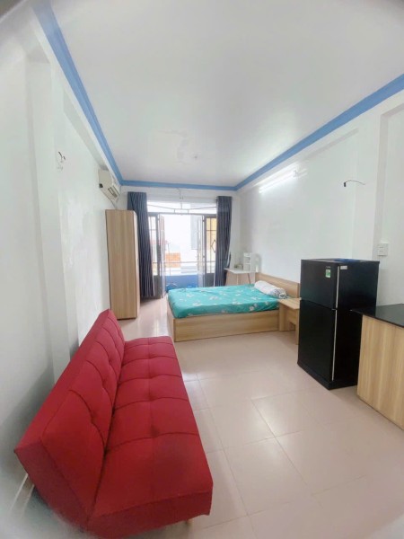Phòng đẹp có bancon đủ nội thất ngay Sân bay Tân Sơn Nhất, 43 Hậu Giang Q. Tân Bình.
