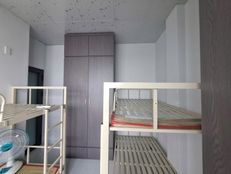 Hiện còn phòng nữ lầu 2, giá 1,7 triệu/người/tháng, phòng 4 giường.