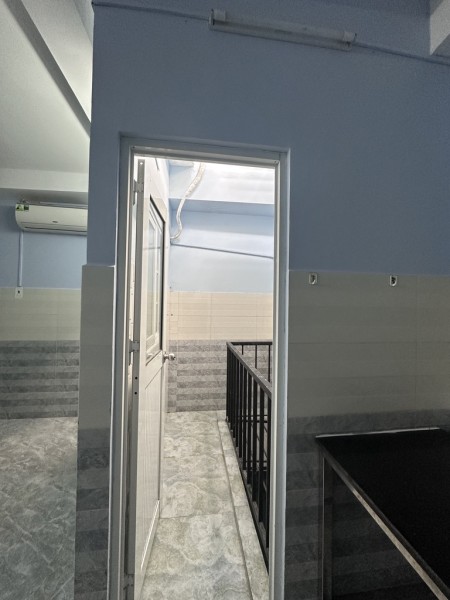 Nhà trọ 30m2 đường Phạm Văn Hai Q. Tân Bình, gần chợ PV2