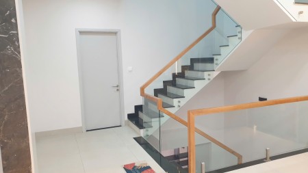 Phòng cho thuê cao cấp đầy đủ nội thất