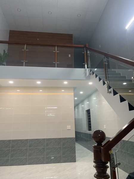 Cho thuê nhà nguyên căn gác lửng có kiot làm MBKD