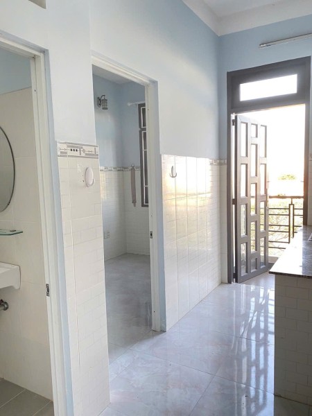 Cho Thuê Phòng 1PN Tách Bếp 32m2 - Có Ban Công _ Gần Ngã Tư Hàng Xanh