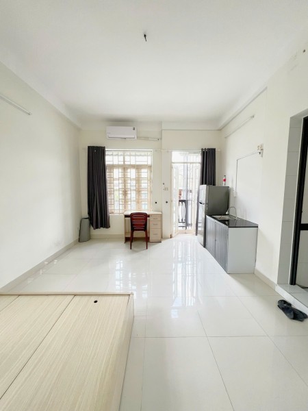 Phòng đẹp mới siêu thoáng có Ban Công, full tiện nghi Ngã 4 Lạc Long Quân - Âu Cơ