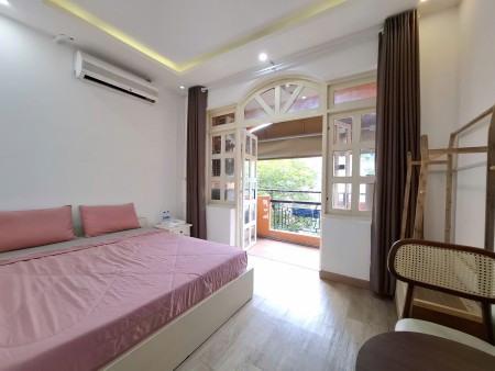 Cho thuê trọ ban công giá mềm gần Đại học Kinh tế (UEH), đại học Kiến Trúc