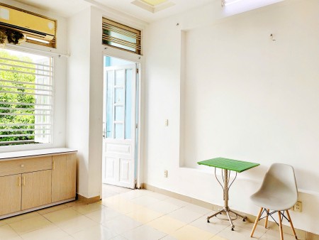 PHÒNG TRỌ BÌNH THẠNH, BAN CÔNG, CỬA SỔ FULL NỘI THẤT Ở ĐƯỢC 4 NGƯỜI
