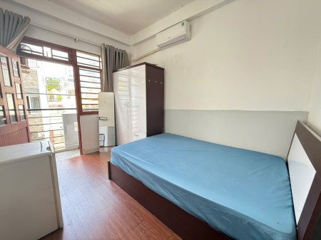 Cho thuê phòng ban công full nội thất quận 10 gần Đại học Kinh tế