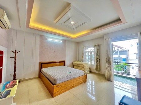 Ban Công Full Nội Thất, Gần Cầu Bông Tiện Sang Q1, Q3, Phú Nhuận