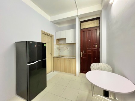 [Q8] Cho thuê CHDV 2 Phòng ngủ, full nt, có cửa sổ trời, tách bếp ngay Parc Mall Quận 8