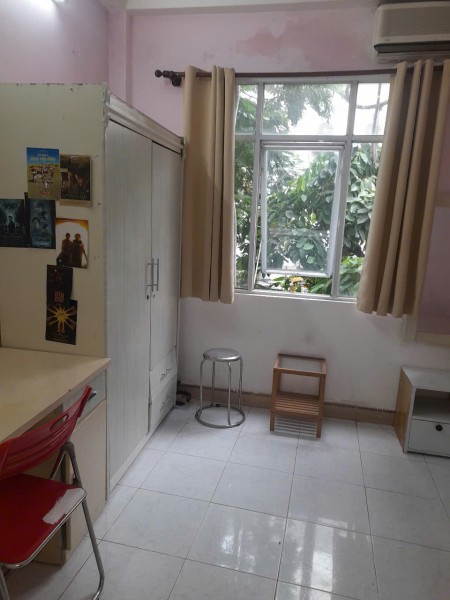 Phòng lầu 2 , Quận 3, cửa sổ rộng thoáng mát đầy đủ tiện nghi giá 3,3triệu/th