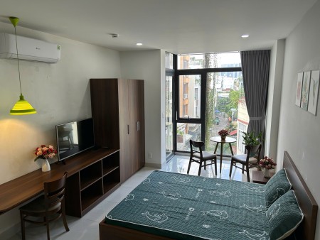 Chính chủ cho thuê căn full nội thất, thang máy, cửa sổ to rèm 2 lớp, view đẹp, giặt phơi riêng
