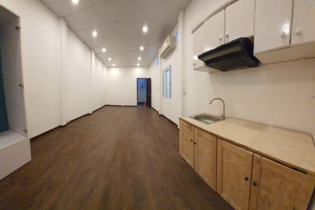 Phòng máy lạnh 30m2. Đường Trần Đình Xu. Quận 1