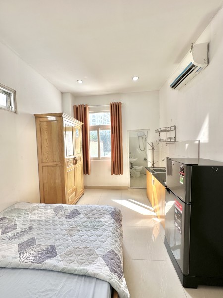 Phòng cửa sổ full nội thất Nguyễn Hữu Cảnh đối diện Vinhomes