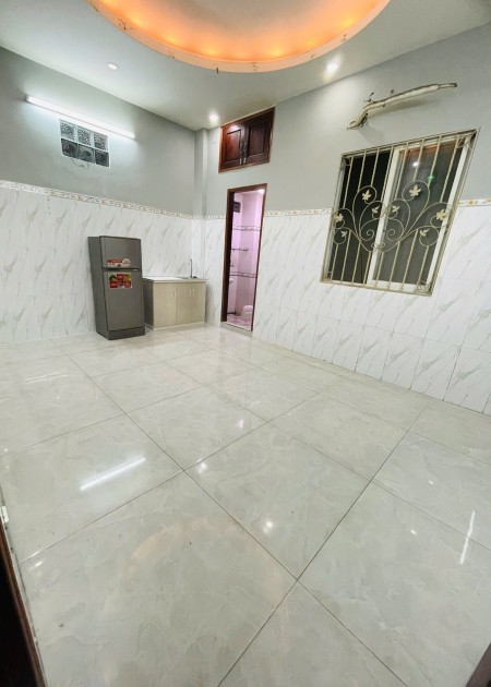 Cho Thuê Căn 25m2 có kệ bếp, tủ lạnh, máy lạnh cửa sổ ngay bến xe Quận 8