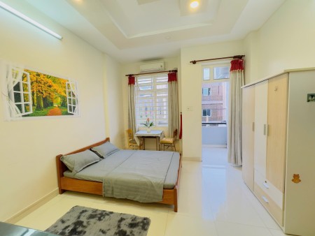 Căn Hộ Dịch Vụ Full Nội Thất, Có Ban Công, Gần Sân Bay Tân Sơn Nhất
