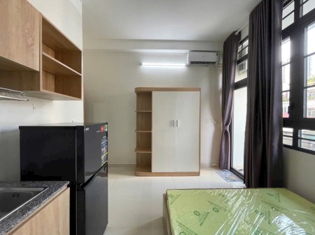 Phòng full nội thất, có ban công - dọn vào ở liền