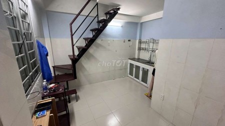 Cho Thuê Phòng trọ kiểu CCMN Quận 4 mới chỉ 4 triệu/tháng có lầu ở được 2 người.