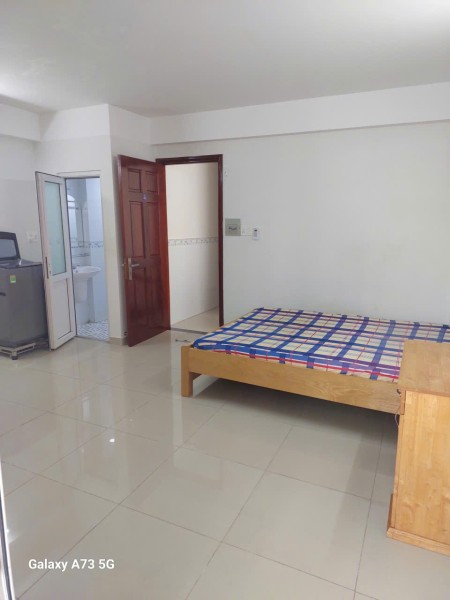 Căn hộ mini 35m2, Ban công, 1 Pn riêng, Thang máy, gần Tạ Hiện P.Tml Q.2