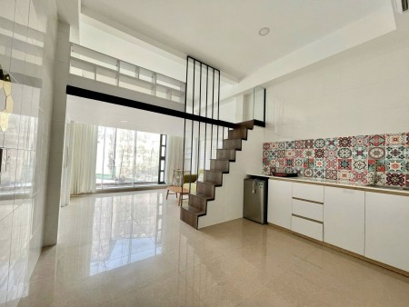  Cho Thuê Căn Hộ Duplex Full Kính – View Cực Chill Ngay Sân Bay Tân Sơn Nhất 