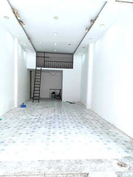 Cho thuê mặt bằng ngay chợ Phạm Văn Bạch, Diện tích 4mx9m có gác
