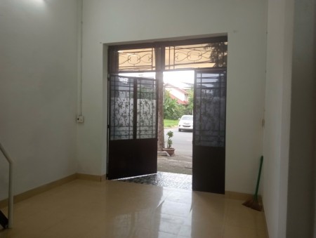 Cho thuê nhà cấp 4 nguyên căn.