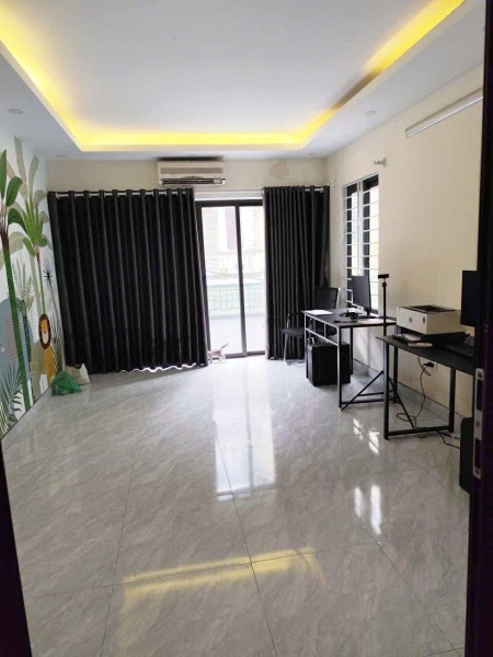 Tìm thêm 1 người ở ghép phòng 3 người. Có thể vào ở luôn