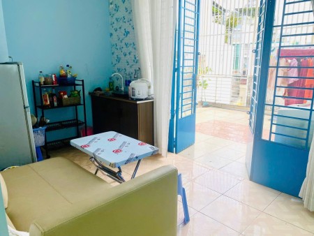 Nguyên lầu tách bếp 50m2 ở được 4-5 bạn